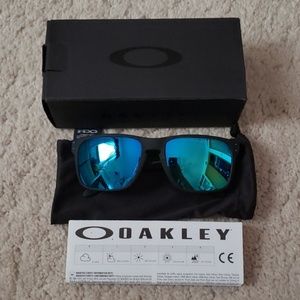 Oakley Holbrook Matte Black Sapphire Polarized
